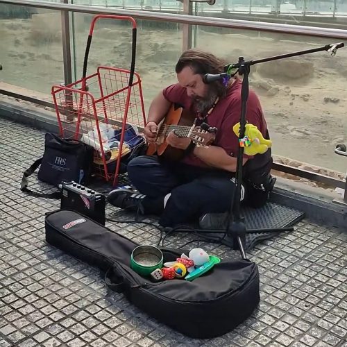 Στηρίζουμε τους μουσικούς του δρόμου