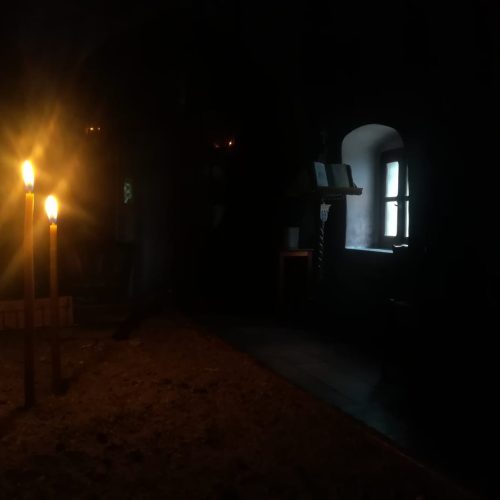 Ν’ ανάβεις πάντα δυο κεριά