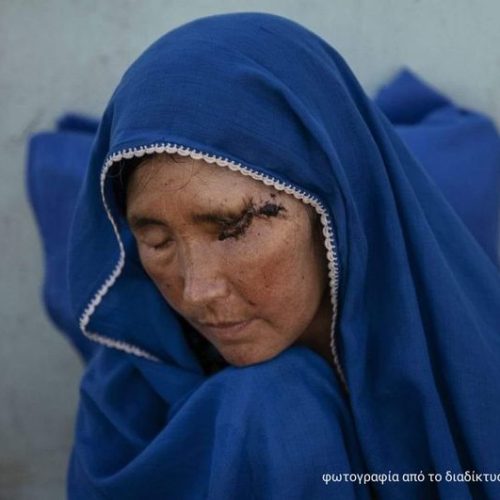 Λευκή, με βουβή βελονιά