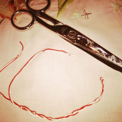 “Μάρτη σου βάνω, να μη σε κάψει ο ήλιος”