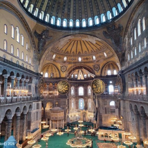 “Ως ελούστη κι εχτενίστη η κυρά η Παναγιά”